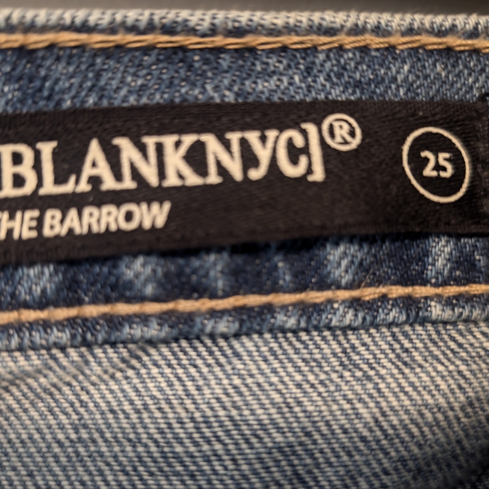 NWT Blank NYC The Barrow Distressed Denim Shorts with Side Stripes Size 25 - Picture 5 of 14